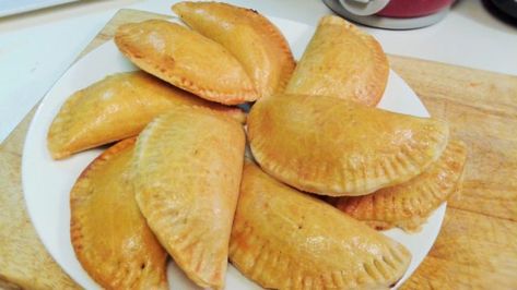 Meat Pie is a yummy snack readily found on street corners, eateries and even parties. This delicious snack can be enjoyed at home as it is very easy to prepare. When you bite into the flour; your taste buds are stimulated by the appealing taste of seasoned meat lying inside of this treat-meat pie. Ingredients […] Nigerian Meat Pie, Meat Pie Recipe, Tasty Meat, Nigerian Food, Pork Pie, Meat Pie, Geometric Wedding, Minced Meat, Pie Dough