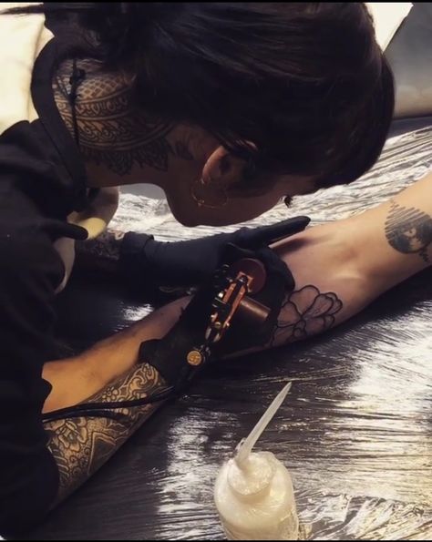 Hannah Snowdon, Hannah Pixie, Job Inspiration, Tattoo Photography, Vision Board Pictures, Female Tattoo Artists, Geometric Design Art, Life Vision Board, Artist Aesthetic