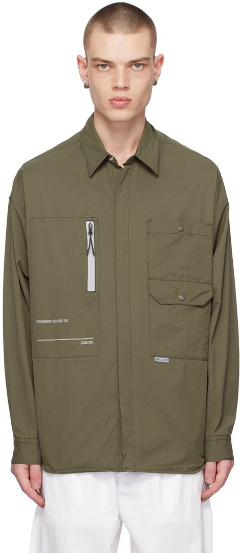 Find Izzue Khaki Printed Shirt on Editorialist. Cotton- and nylon-blend twill shirt. Reflective silver-tone trim throughout. · Spread collar · Press-stud closure · Patch, zip, and flap pocket at chest · Logo flag and text printed at front · Seam pockets · Single-button barrel cuffs · Textile logo patch at back Supplier color: Khaki Mens Utility Shirt, Patch Pocket Design, Techwear Shirt, Menswear Details, Utility Shirt, Shirt Design Inspiration, Cargo Shirts, Textile Logo, Outdoor Shirt