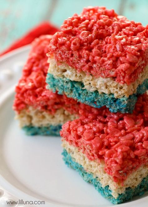 Fourth of July Rice Krispie Treats Patriotic Treats, Fourth Of July Cakes, Mini Hamburgers, Pastas Recipes, Patriotic Food, Krispie Treats Recipe, Patriotic Desserts, 4th Of July Cake, July Recipes