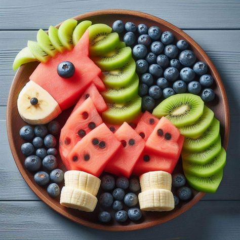 Food Presentation Plates, Fresh Fruit Cake, Birthday Party Snacks, Vegetable Tray, Food Art For Kids, Fruits For Kids, Amazing Food Art, Kids Plates, Night Food