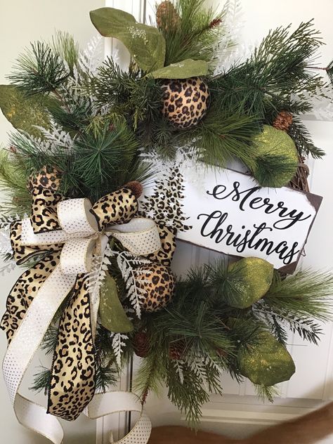 Animal Print Wreath, Animal Print Christmas Decor, Novogodisnje Dekoracije, Evergreen Decor, Cheetah Christmas, Black Christmas Decorations, December Days, Christmas Door Decor, Wreath Inspiration