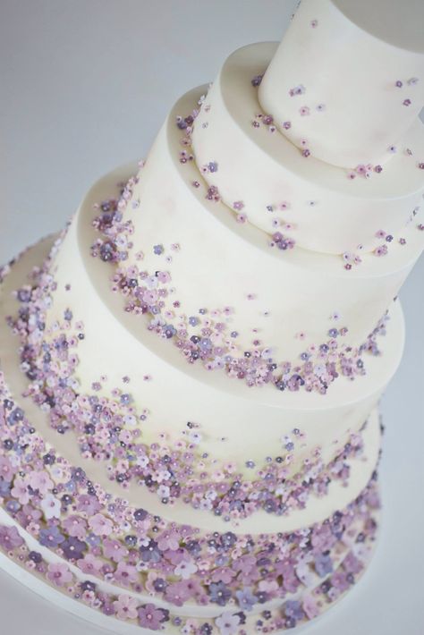 😊 Lavender 15 Cake, Wedding Cake Designs Lavender, Lilac And White Wedding Theme, White And Lilac Wedding Cake, Wedding Cake Lilac Flowers, White And Lavender Cake, Lilac Wedding Cake Ideas, Lavender And White Wedding Cake, Purple Quince Cake Ideas