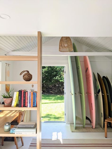 Surf Style Home Office, Surf Shed Ideas, Beach Office Ideas, Surf House Aesthetic, Surf Airbnb, Surf Shack Aesthetic, Surf Shack Living Room, Modern Surf House, Surf House Interior