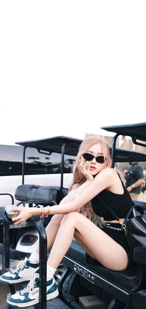 Jungkook Background, Rosé Coachella, Rosé Blackpink Aesthetic, Blackpink Coachella, Rose Queen, Rose And Rosie, Rosé Aesthetic, Cute Rose, Park Chaeyoung