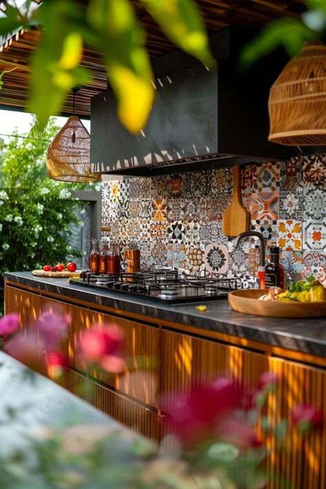 Outdoor Kitchen Backsplash Ideas for Stylish Spaces Outdoor Kitchen Tile, Outdoor Kitchen Backsplash, Outdoor Kitchen Backsplash Ideas, Small Urban Garden, Outdoor Cooking Spaces, Backyard Balcony, Stainless Steel Panels, Cozy Patio, Modern Appliances