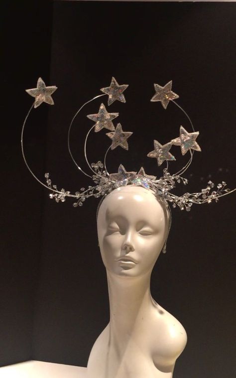 Star Headpiece Diner en blanc Silver headdress | Etsy Dyi Wall Art, Star Headpiece, Headdress Art, Junk Kouture, Cosplay Crown, Star Costume, Headpiece Diy, Silver Head Piece, Halloween Queen