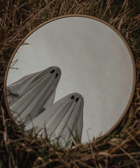 Halloween Shot Ideas, Halloween Fotos, Photo Halloween, Wow Photo, Sheet Ghost, Ghost Photography, Halloween Photography, White Ghost, Shotting Photo