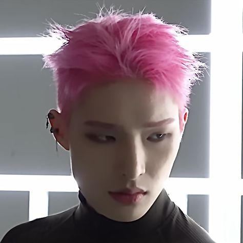 Mingi Pinky Hair Icon, Mingi Ateez Pink Hair, Princess Mingi, Rap Verses, Best Music Artists, Ateez Mingi, Pirate Kids, Mingi Ateez, Jacket Making