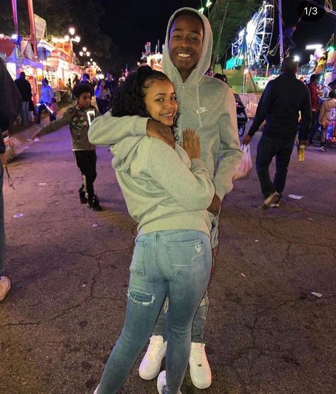 Fair Date Black Couples Outfits, Fair Outfit Ideas Couples, Matching Fair Outfits Couples, Couple Goal Outfits, Fair Outfit Ideas, Black Couple Outfits, Young Black Couples, Fair Aesthetic, Fair Outfit