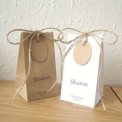 Rustic Gift Bags Ideas, Small Gift Bag Ideas, Paper Bags Ideas, Square Box Packaging, Tissue Packaging, Diy Gift Bag, Packaging Paper Bag, Wedding Favour Bags, Gift Bag Ideas