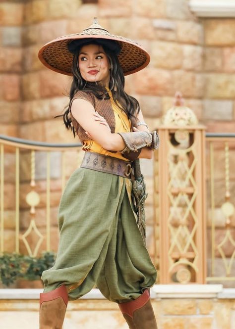 Raya Cosplay, Disney World Poses, Princess Poses, Moana Cosplay, Cosplay Disney, Moana Disney, Raya And The Last Dragon, Disney Princess Outfits, The Last Dragon