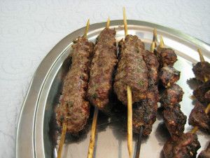 Kubideh Recipe, Venison Dishes, Iranian Recipes, Lamb Kebabs, Mint Salad, Iranian Food, Kebab Recipes, Baby Light, Carb Meals