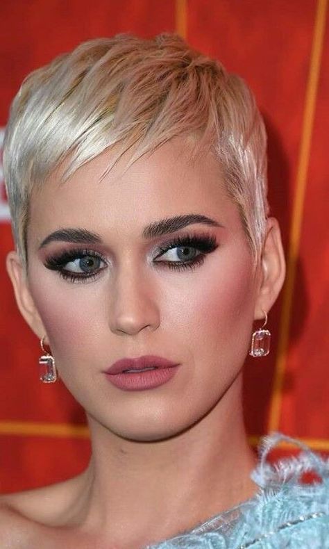 Katie Perry Short Hair, Katy Perry Pixie Haircut, Katy Perry Hair Short, Blonde Sunkissed Hair, Katy Perry Pixie, Katy Perry Short Hair, Katy Perry Hair, Sunkissed Hair Brunette, Sunkissed Hair