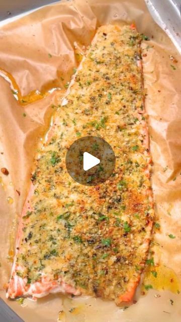 The Mediterranean Diet Plan 🇺🇸 on Instagram: "🫒🥘 Crunchy Lemon Pepper Baked Salmon.  🙏 Thank you: @littlespicejar   💁‍♀️ With this Crunchy Lemon Pepper Baked Salmon:  ✅️ The calorie of this dish is only 367 calories.  ✅️ You only need 1 main ingredients: Salmon  🥳Therefore, you can cook delicious Mediterranean dishes while also losing weight and achieving a slim figure.  💁‍♀️ Type "Salmon" If You Want to Get More <500kcal Recipes From @mediterraneandiet_mealplan   👋 Follow @mediterraneandiet_mealplan to Get Full Plan of Mediterranean Diet  👉 Ingredients  1 1/2 pounds sockeye or coho salmon (preferably wild-caught)*  2 tablespoons melted salted butter*  1/4 - 1/2 teaspoon red pepper flakes  2 cloves garlic, minced  1/4 cup panko breadcrumbs  1/4 cup grated parmesan  1 tablespoon s Full Salmon Baked, Salmon Crusted Recipes, Salmon Dinner Ideas Meals Oven Baked, Salmon Packets Oven, Garlic Parmesan Salmon, Salmon Packets, Crusted Salmon Recipes, Parmesan Salmon, Coho Salmon