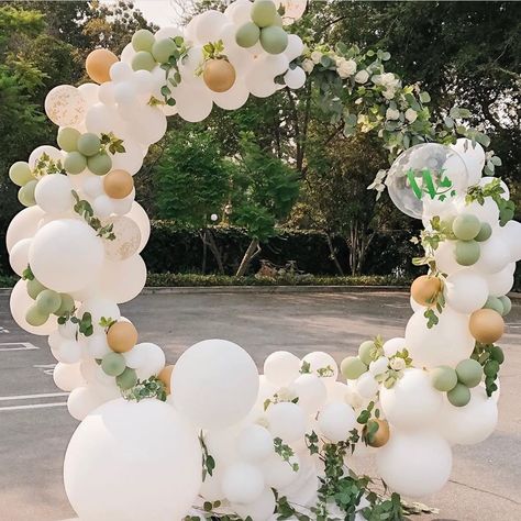 Balloon And Flower Circle Arch, Wedding Balloon Decor, Floral Balloon Arch, Ring Backdrop, Balloon Ring, Bridal Balloons, Balloon Decoration Ideas, Theme Bapteme, Garland Balloon