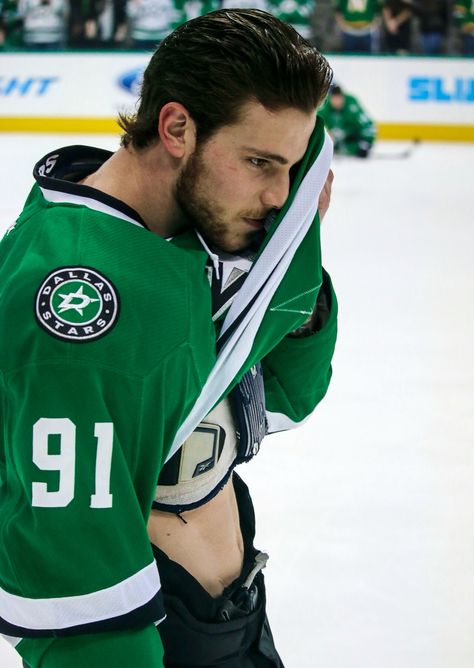 tyler seguin Dallas Stars Hockey, Hot Hockey Players, Stars Hockey, Tyler Seguin, Hockey Girls, Sport Player, Nhl Players, Hockey Player, Dallas Stars