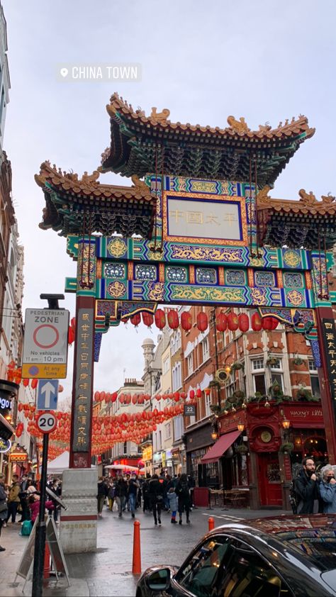 London Aesthetic Places, Summer In London Aesthetic, London Summer Aesthetic, London Castle, Living In London Aesthetic, London In Summer, London Life Aesthetic, China Town London, London Culture