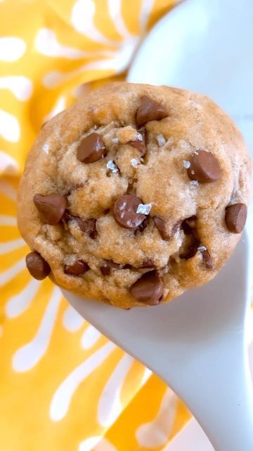 Andrea Hannemann on Instagram: "Weekend assignment… MAKE THU COOKIES!! 🍪🍪🍪Is it too early in the morn to put cookies on the mind? Haha. Save this recipe if you want a pretty dang good vegan gluten free mock Levain Chocolate Chip Cookie! The secret ingredient to make it stand and give it the right texture is a bit of corn starch! You will find this recipe in my meal planner as well (linked in bio) to scale up or down change from metric to imperial if needs be and add to your weekly meal planni Almondina Cookie Recipe, Andrea Hannemann, Almond Chickpea Cookie Dough, Levain Cookie Recipe, Levain Cookies, Healthier Sweets, Healthy Baked, Wellness Recipes, Vegan Chocolate Chip