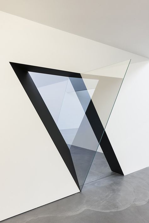 Architecture-as-a-Canvas----Sarah-Oppenheimer-1 Detail Arsitektur, Geometric Architecture, Wall Opening, Mirrored Wall, Architectural Inspiration, Abstract Sculpture, Amazing Architecture, Space Design, 인테리어 디자인