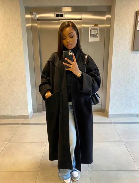 Outfit Manteau Noir, Outfit Manteau Long, Outfit Manteau, Outfit Noir, Modest Christian Clothing, Simple Work Outfits, Kimono Outfits, Zara Drip, African Print Maxi Skirt