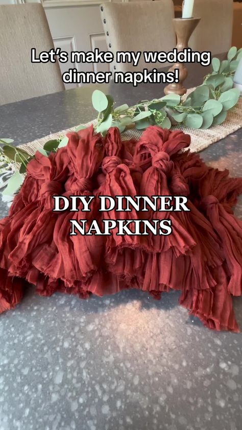 Wedding Napkin Ideas, Diy Wedding Napkins, Wedding Tiktok, Wedding Dinner Napkins, Napkins For Wedding, Diy Dinner, Summer Taylor, Diy Dye, Napkin Folding