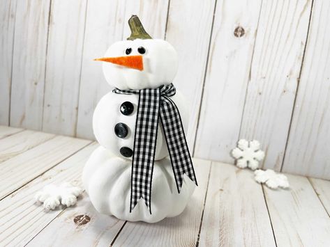 Easy DIY Pumpkin Snowman (Autumn to Winter Transitional Decor) Winter Pumpkin Decorations, Pumpkin Snowman Diy, Styrofoam Pumpkin Crafts, Snowman Pumpkin, Foam Ornaments, Pumpkin Snowmen, Easy Upcycle, Orange Craft, Craft To Make