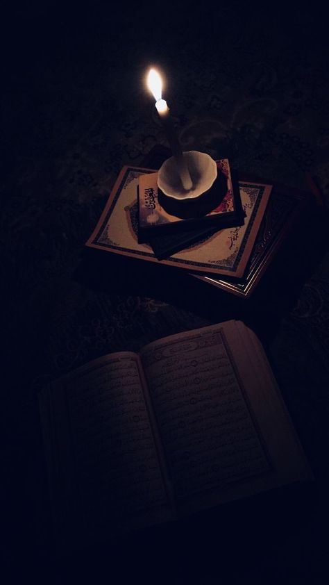 Background Al Qur'an, Fesyen Islam, Al Qur'an Photography, Moonlight Photography, Quran Wallpaper, Al Qur'an Aesthetic, Islamic Wallpaper Hd, Islamic Wallpaper Iphone, Muslim Images