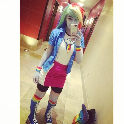 Mlp Cosplay Rainbow Dash, Rainbow Dash Cosplay, Mlp Outfits, Rainbow Dash Equestria, Rainbow Dash Costume, Equestria Girls Rainbow Dash, Mlp Cosplay, My Little Pony Costume, Pony Pictures