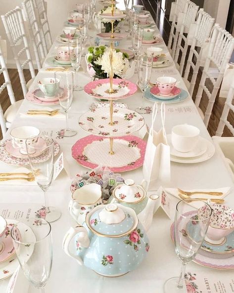 Bridal Shower Tea Party Ideas Decorations, Tea Party Long Table, Bridal Tea Party Table Setting, Small Tea Party Ideas, Afternoon Tea Ideas Decorations Table Settings, Tea Shower Ideas, Tea Party Table Setup, Afternoon Tea Set Up, Tee Party Ideas