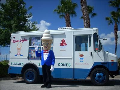 Would you scream at an ice cream man who called out to your kid? Mister Softee, Ice Cream Man, Truck Theme, Ice Cream Truck, Vintage Memory, An Ice Cream, Soft Serve, Food Trucks, Trucks For Sale