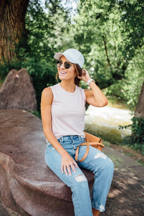 Mom Style Spring 2023, Hot Mom Walk Outfit, Utah Mom Style, Trendy Mom Outfits 2023, Outfits For Mom Pooch, Hipster Mom Style, Spring Style 2023 Women, Fit Mom Aesthetic, Mom Pooch Outfit