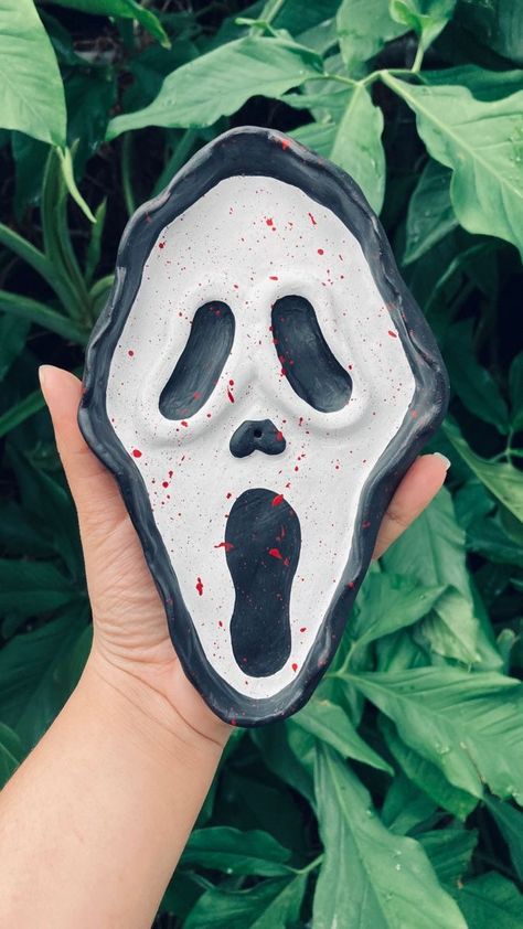 Airdry Clay Halloween Ideas, Clay Scream Mask, Air Dry Clay Ideas Fall, Easy Air Clay Ideas, Air Dry Clay Fall Projects, Clay Crafts Air Dry Ideas Easy Diy, Air Dry Clay Halloween Ideas, Halloween Air Dry Clay, Halloween Air Dry Clay Ideas