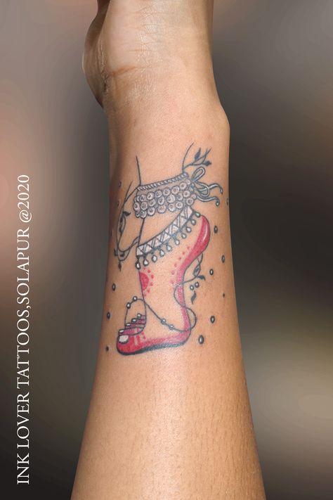 Bharatnatyam Mehendi, Kathak Tattoo, Classical Dance Tattoo, Bharatnatyam Tattoo, Dancing Women Tattoo, Dance Tattoo Designs, Dance Tattoos, Tamil Tattoo, Ballerina Tattoo