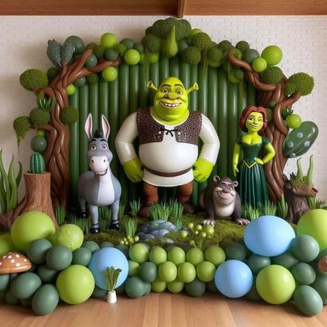 Shrek Backdrop, Shrek Baby, Deco Jungle, Simple Birthday Decorations, Diy Birthday Party, Balloon Backdrop, Balloon Wall, Backdrops Backgrounds, Balloon Art