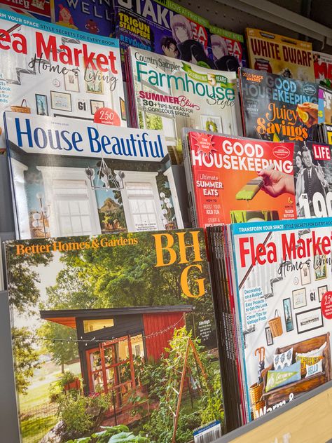 Home decor style and inspiration abound in some of the best magazines in these top 10 favorite, best and popular home decor magazines. Farmhouse and cozy cottage decor ideas with DIY projects, gardens, modern style, and traditional. Tip and tricks from interior designers. Country living, Martha Stewart Living, Real Simple, This Old House, English Home, Southern Living, Better Homes and Garden, Traditional, Veranda, House Beautiful, Cottages and Bungalows, and Country Sampler Cottage Living Magazine, Popular Home Decor, Country Sampler Magazine, Living Better, Country Sampler, Cottages And Bungalows, Easy Diy Decor, Decorating Diy, This Old House