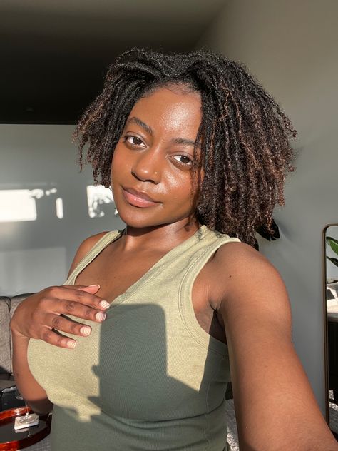 Microlocs | Sisterlocs | Microlocs loose ends | Sisterlocks | Locs | Loc Journey Starter Locs, Loc Journey, Loose Ends, Sisterlocks, Locs, Hair Hacks, Cute Hairstyles, Hair Styles, Hair