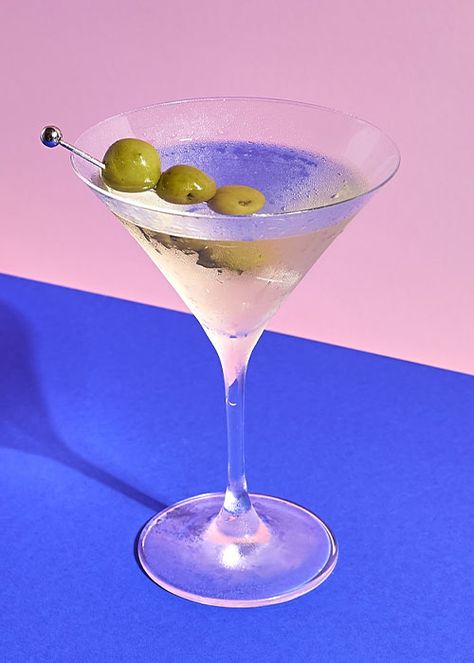 11 of the Best Martini Recipes for 'Dry' January Dr Girlfriend, Lip Painting, Best Martini, Best Martini Recipes, Martini Aesthetic, Olive Brine, Bar Business, Class Photo, Dry Martini