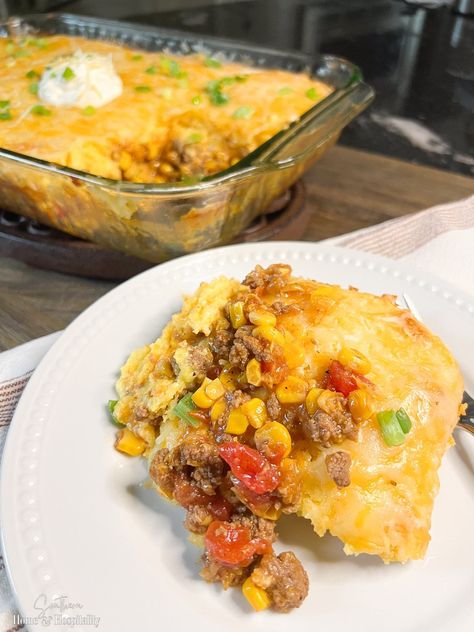 Mexican Cornbread Casserole Recipe, Mexican Cornbread Casserole, Mexican Cornbread Recipe, Tamale Pie Recipe, Cornbread Casserole Recipe, Jiffy Cornbread Mix, Mexican Cornbread, Dinners Easy, Southern Plate