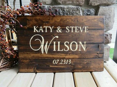 Great gifts Pallet Crafts, Custom Wood Signs, Rustic Signs, Diy Signs, Country Farmhouse, Family Name, Wooden Sign, Wood Pallets, Country Decor