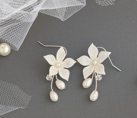 Polymer Clay Bridal Earrings, Bridal Earring, Korean Wedding, Clay Craft, Pearl Jewellery, Clay Art Projects, White Orchids, Bridal Earrings, Clay Art