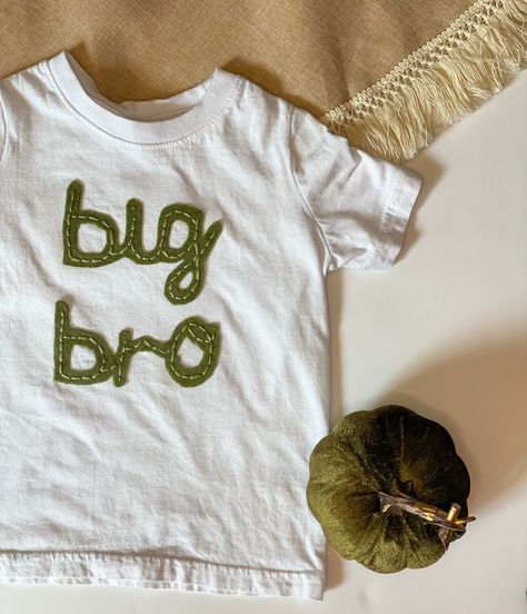 💚 Big Bro - sending lots of love to the big brother and mom to be! This custom hand-embroidered BIG BRO SHIRT is the perfect personalized gift for making a baby announcement and sharing exciting news. All words are handwritten and embroidered by yours truly... no fonts, no machines. This means that no sweatshirt will EVER be the same. Get yours now! Big Brother Shirt Embroidered, Diy Big Brother Shirt, Big Bro Shirt, Sending Lots Of Love, America Hat, Patriotic Hats, Big Brother Shirt, School Sweatshirts, Brother Shirts