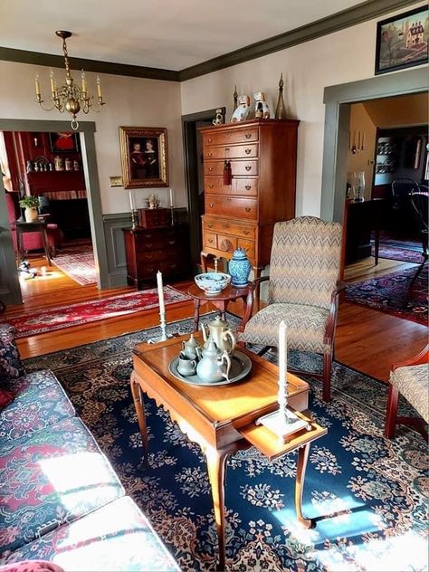 American Colonial Interior Design, American Colonial Interior, Colonial Living Room, Colonial Interior Design, Colonial Decorating, New England Colonial, Keeping Rooms, Colonial Home Decor, Cottage Interior Design