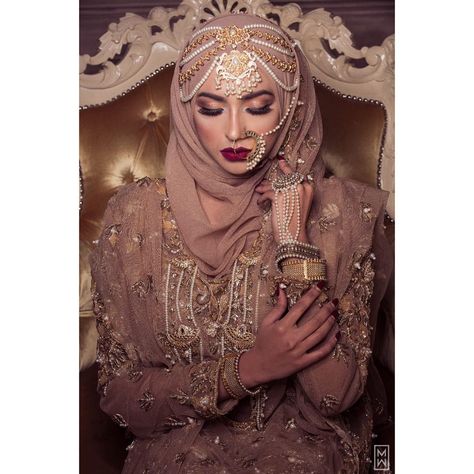 Muslim Wedding Hijab, Hijabi Wedding, Bridal Hijab Styles, Wedding Hijab Styles, Hijabi Brides, Best Wedding Dress, Muslim Bridal, Muslimah Wedding, Muslim Brides