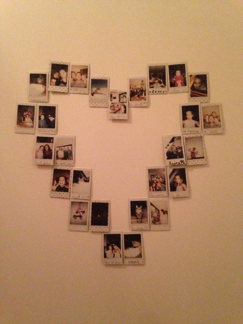 Poloroid Pictures Ideas Wall Collage, Poloroid Heart On Wall, Poloroid Pictures Ideas On Wall, Polaroid Wall Decor, Room Wishlist, Tumblr Room Decor, Girly Room Decor, Hiasan Bilik Tidur, Easy Room Decor