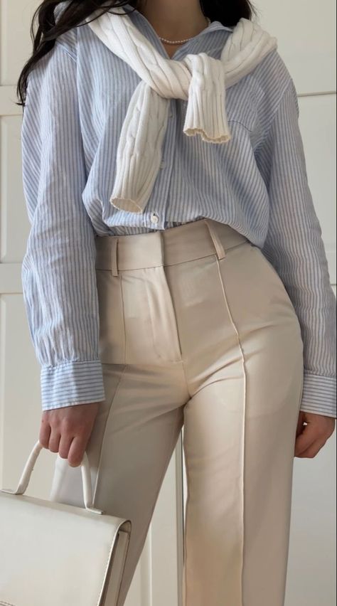 Old Money Style Ralph Lauren, Ralph Lauren Womens Outfits, Polo Ralph Lauren Old Money, Ralph Lauren Casual Outfit Women, Old Money Button Up Outfit, Old Money Striped Shirt, Old Money Style With Jeans, Ralph Lauren Woman Outfits, Old Money Outfits Ralph Lauren