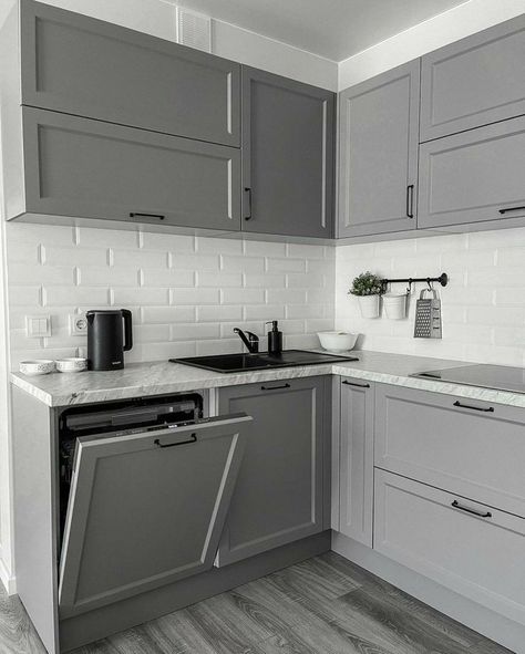 Black Kitchen Decor, Kitchen Design Open Concept, Серая Кухня, Grey Kitchen Designs, Small Apartment Kitchen, Kabinet Dapur, Kitchen Cupboard Designs, Kitchen Design Modern White, Kitchen Remodel Inspiration