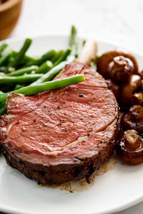 Prime Rib with garlic butter served with green beans and mushrooms | cafedelites.com Garlic Butter Prime Rib, Cafe Delights, Best Prime Rib Recipe, Plated Meals, Best Roast Beef, Ripped Recipes, Prime Rib Roast Recipe, Cooking Prime Rib, Rib Roast Recipe