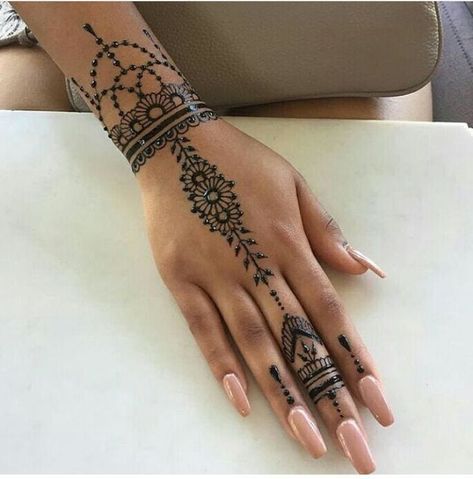 Ring Mehndi Design, Nail Art Tattoo, Henne Tattoo, Henna Style Tattoos, Tato Jari, Henna Inspired Tattoos, Cute Henna, Tato Henna, Henna Hand