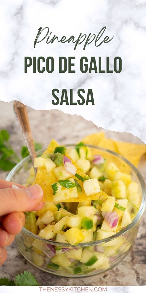 Sweet and slightly spicy, this fresh and colourful homemade salsa is perfect for topping tacos, burrito bowls or on its own as a snack! Pineapple Pico, Fresh Salsa Recipe, Summer Appetizers Easy, Homemade Nachos, Fresh Summer Salad, Burrito Bowls, Spicy Salsa, Healthy Dips, Pineapple Salsa